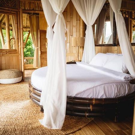 Villa The Nude House Selat Exterior foto