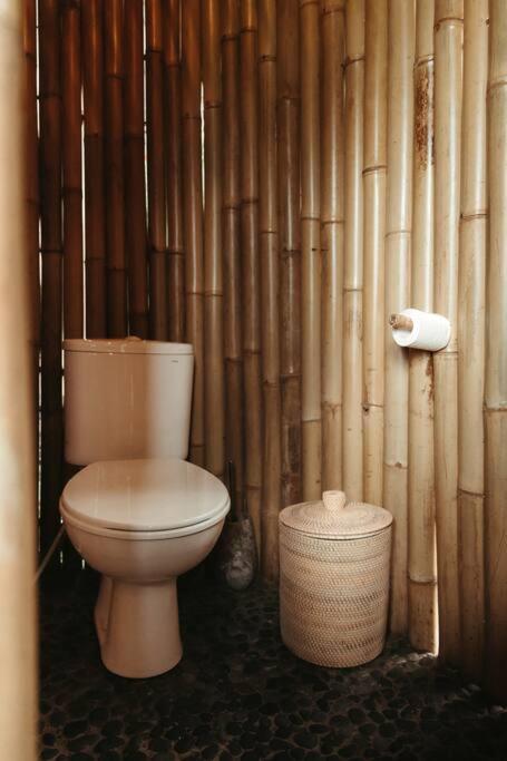 Villa The Nude House Selat Exterior foto