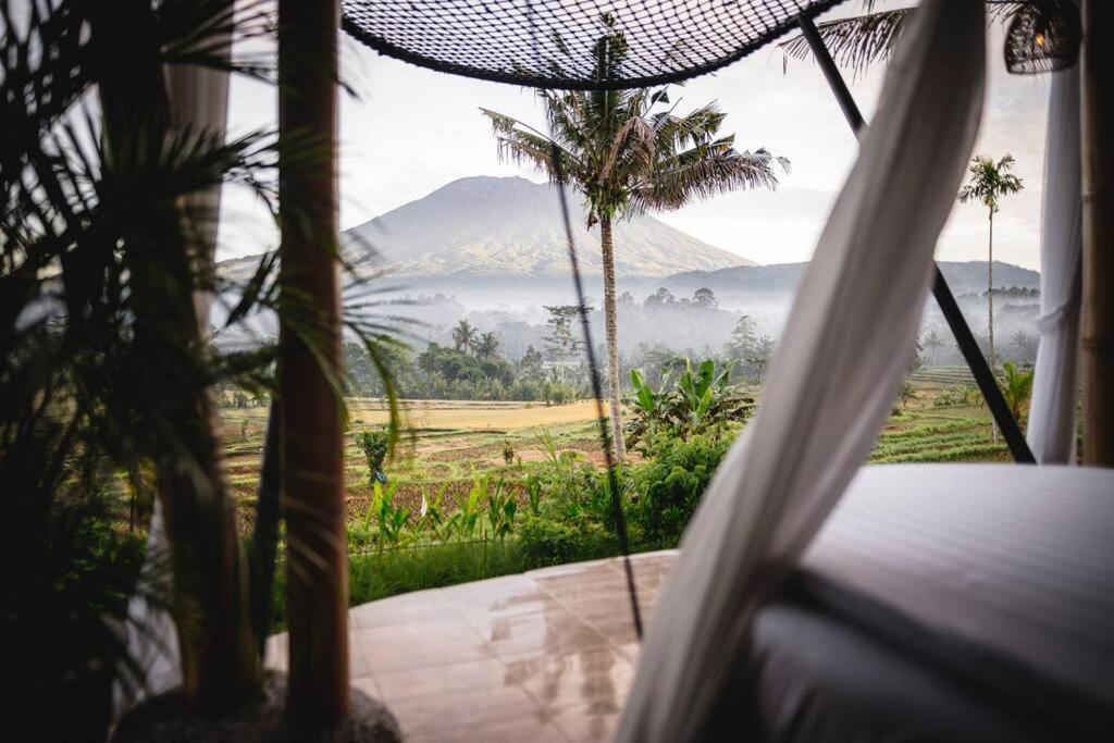 Villa The Nude House Selat Exterior foto
